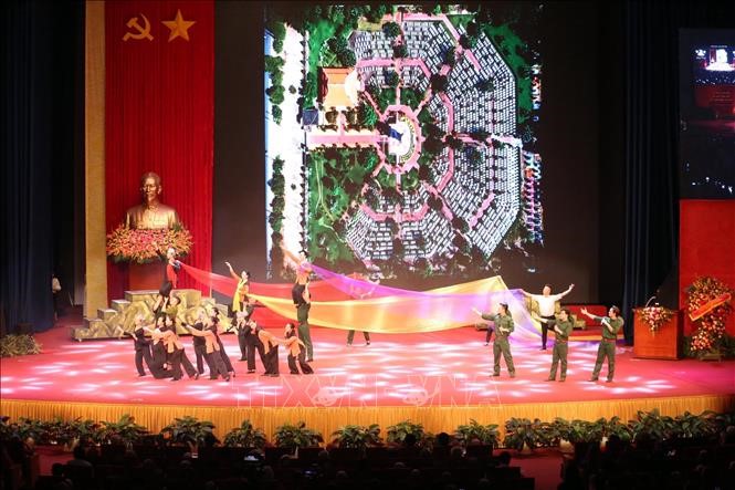 Các tiết mục nghệ thuật ca ngợi về mẹ Việt Nam anh hùng được biểu diễn trong buổi Gặp mặt. Ảnh: Anh Tuấn/TTXVN
