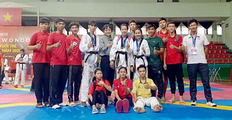 Đoàn VĐV trẻ Taekwondo Vĩnh Long tại mùa giải 2020.