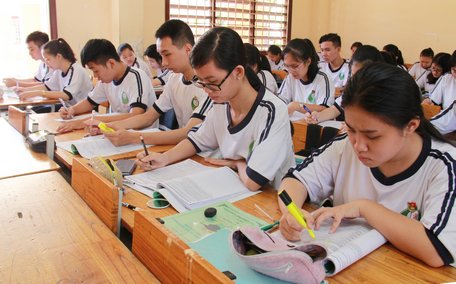 Học sinh lớp 12A1- Trường THPT Lưu Văn Liệt trong những tuần ôn thi cuối cùng trước thi THPT.