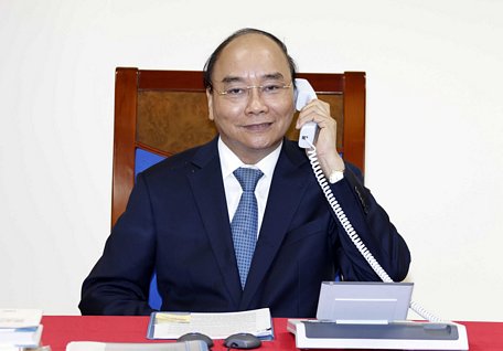 Thủ tướng Nguyễn Xuân Phúc điện đàm với Chủ tịch Ủy ban châu Âu. Ảnh: VGP/Quang Hiếu