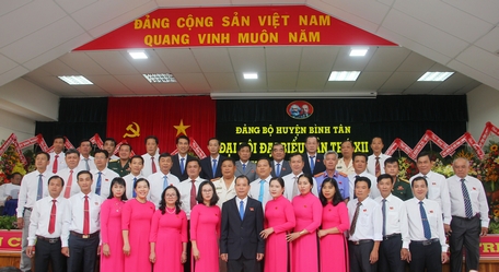 BCH Đảng bộ huyện Bình Tân nhiệm kỳ 2020- 2025 ra mắt và nhận nhiệm vụ.