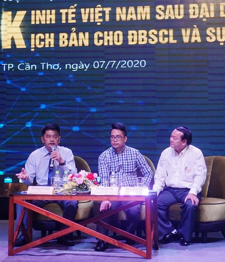 Ông Nguyễn Văn Thành trao đổi ý kiến với các doanh nghiệp ở ĐBSCL về kịch bản cho doanh nghiệp sau đại dịch COVID-19.