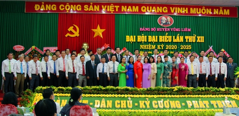 Đoàn đại biểu dự Đại hội Đại biểu Đảng bộ tỉnh lần thứ XI gồm 43 đại biểu chính thức và 3 đại biểu dự khuyết