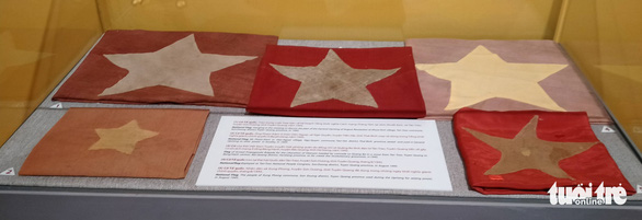 Bộ sưu tập cờ Tổ quốc mà các địa phương dùng trong Tổng khởi nghĩa năm 1945 - Ảnh: T.ĐIỂU