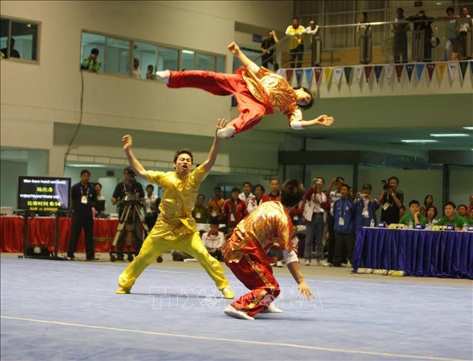 Các vận động viên Việt Nam thi đấu môn Wushu nam tại SEA Games. Ảnh: TTXVN.