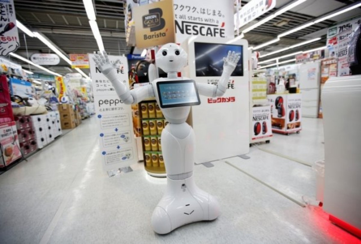 Robot Pepper vừa được các kỹ sư Tập đoàn sản xuất robot SoftBank Robotics nâng cấp thêm chức năng nhắc nhở mọi người đeo khẩu trang phòng Covid-19 (Ảnh minh họa: KT)