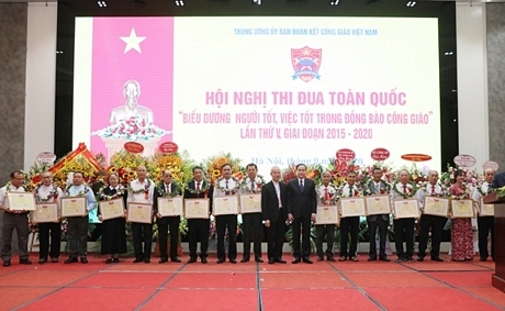 Tại hội nghị, 69 cá nhân và 9 tập thể được Ủy ban Trung ương MTTQ Việt Nam, các ban, bộ ngành Trung ương tặng bằng khen.