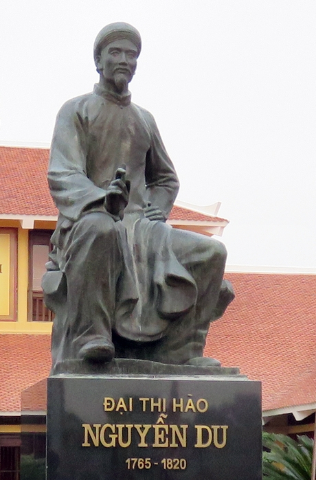 Tượng Đại thi hào Nguyễn Du tại khu lưu niệm ở quê hương Nghi Xuân, Hà Tĩnh của ông. Ảnh: Internet