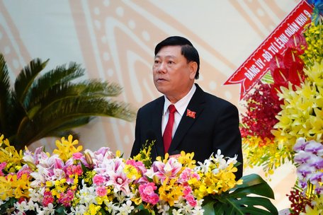 Đồng chí Trần Văn Rón- Ủy viên BCH Trung ương Đảng, Bí thư Tỉnh ủy phát biểu khai mạc đại hội.