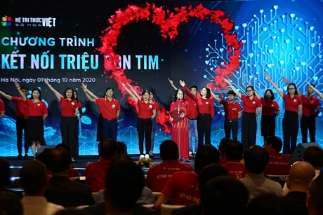 Chủ tịch Hội Chữ thập đỏ Việt Nam Nguyễn Thị Xuân Thu chia sẻ về nền tảng số iNhandao. Ảnh:VGP/Đình Nam