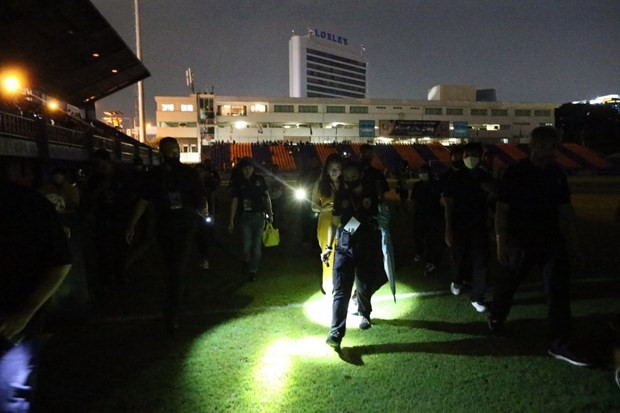 Sự cố nổ máy biến áp khiến hệ thống đèn của sân vận động PAT Stadium tê liệt. (Ảnh: SiamSport)