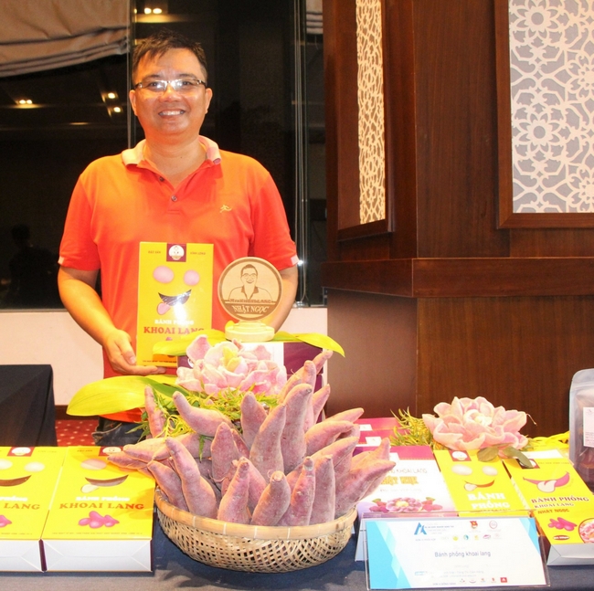 Anh Nguyễn Thanh Việt với dự án “Bánh phồng khoai lang” xuất sắc vào vòng chung kết cuộc thi.