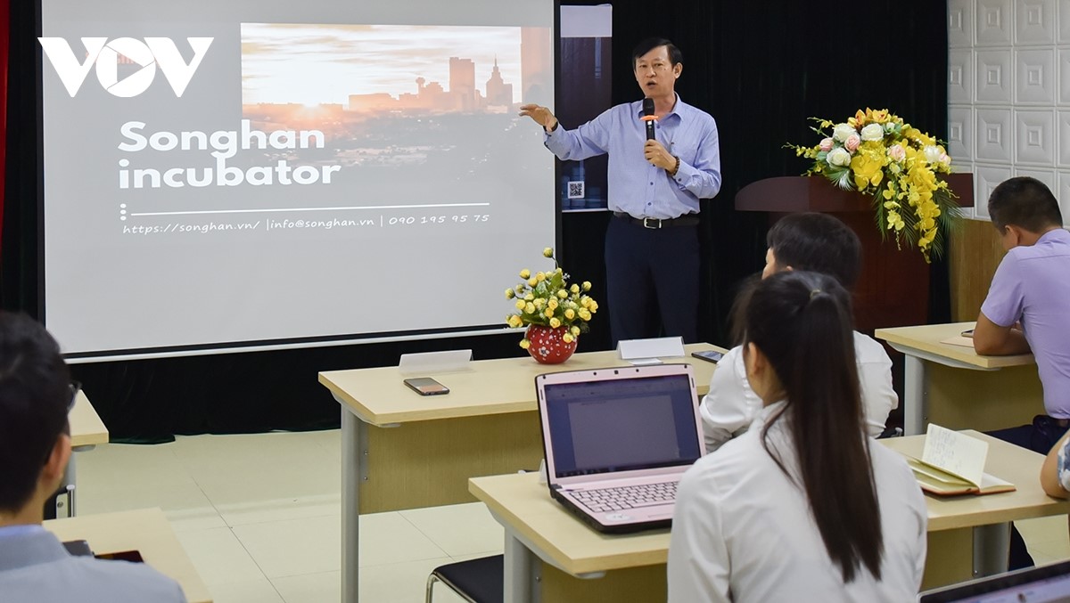 Ông Lý Đình Quân - Giám đốc SHi giới thiệu về hệ sinh thái hỗ trợ khởi nghiệp du lịch