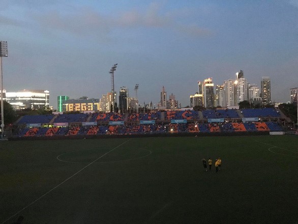 Sân PAT mất điện khiến trận gặp Port gặp Muangthong United bị hoãn - Ảnh: MUANGTHONG UNITED