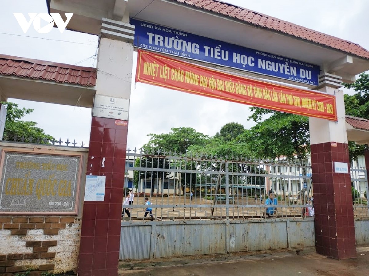Trường tiểu học Nguyễn Du, nơi xảy ra vụ việc.