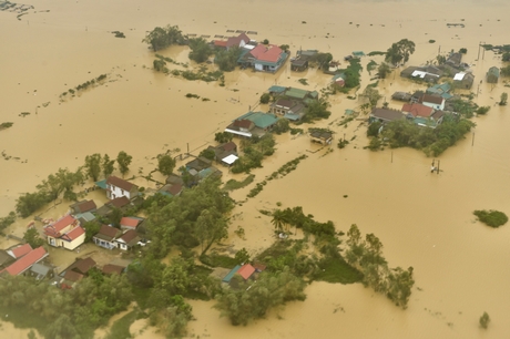 Nhiều vùng rộng lớn tại Thừa Thiên -Huế vẫn đang ngập sâu. - Ảnh: VGP/Nhật Bắc