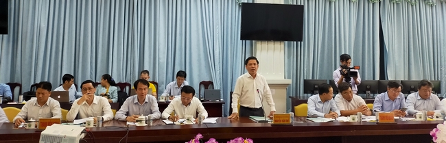Bộ trưởng Giao thông- Vận tải Nguyễn Văn Thể phát biểu tại buổi làm việc về dự án cao tốc Mỹ Thuận- Cần Thơ, chiều 14/10/2020.