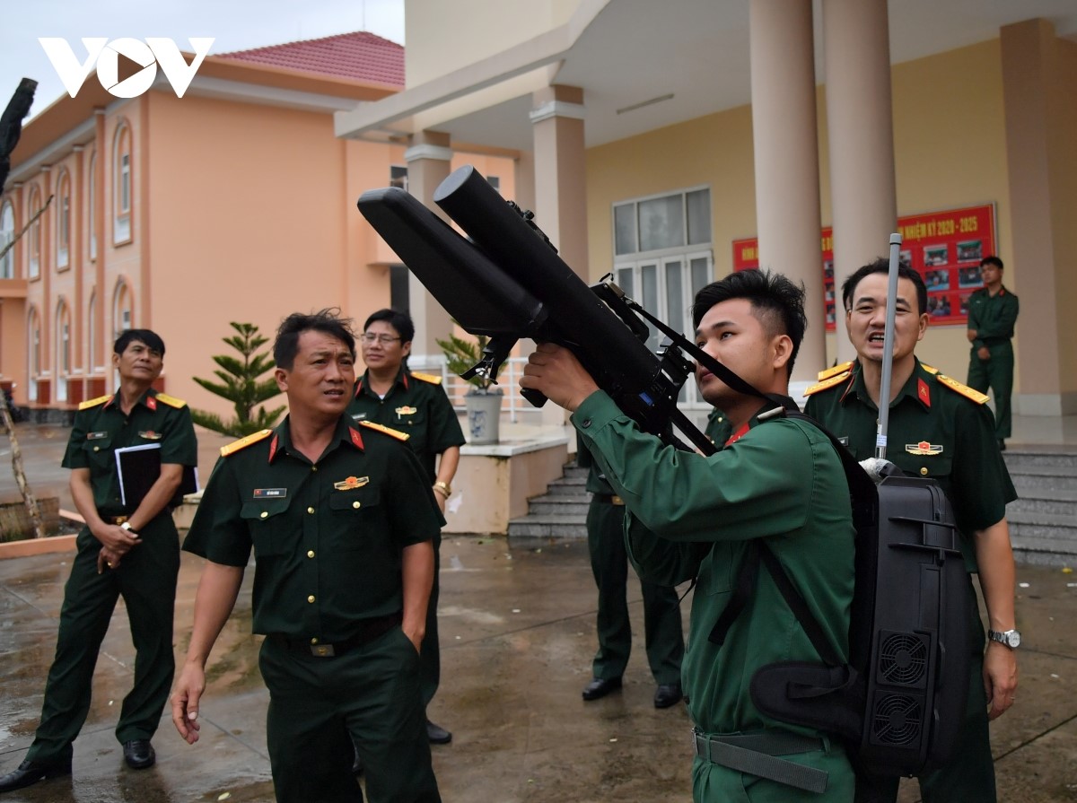Thiết bị CA-18 dùng để chế áp flycam không người lái ở Kiên Giang.
