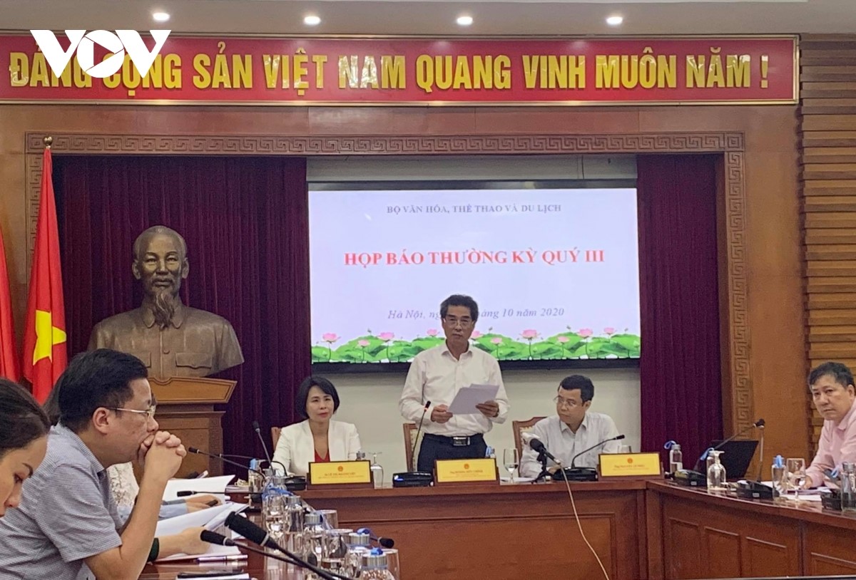 Phó Chánh Văn phòng Bộ VHTT&DL Hoàng Hữu Chính thông tin tóm tắt các vấn đề văn hóa, thể thao và du lịch 9 tháng đầu năm.