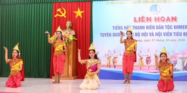 Các tiết mục tham gia liên hoan tiếng hát thanh niên dân tộc Khmer- Hoa