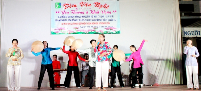 Một buổi biểu diễn của các thành viên CLB Âm nhạc Hội Nạn nhân chất độc da cam/dioxin- Người khuyết tật và Bảo trợ xã hội tỉnh.