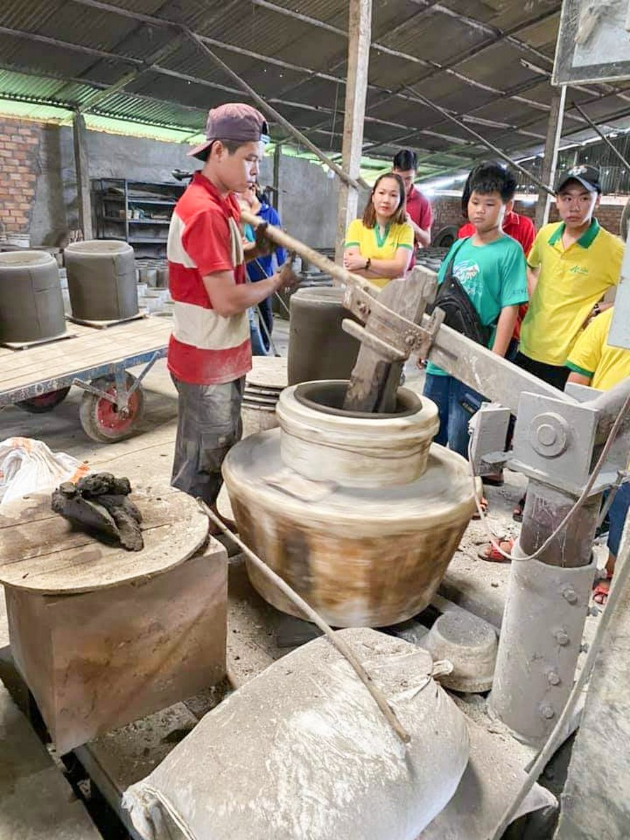 Những trải nghiệm thú vị từ làng nghề gạch gốm của Vĩnh Long.