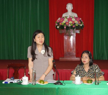 Bà Nguyễn Thị Nga- Phó Cục trưởng Cục Trẻ em (Bộ Lao động- Thương binh và Xã hội) làm việc tại Sở Lao động- Thương binh và Xã hội tỉnh Vĩnh Long.