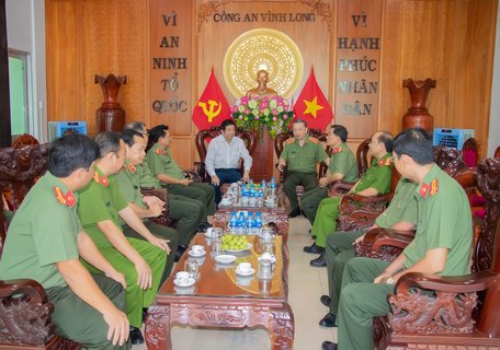 Đại tướng Tô Lâm- Ủy viên Bộ Chính trị, Bộ trưởng Bộ Công an đến thăm và làm việc với Công an tỉnh Vĩnh Long.