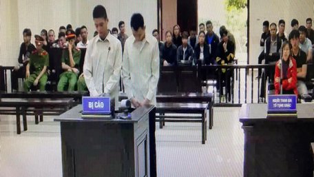  Đối tượng Phạm Mạnh Huynh và Phùng Quyết Sinh tại phiên tòa sáng nay