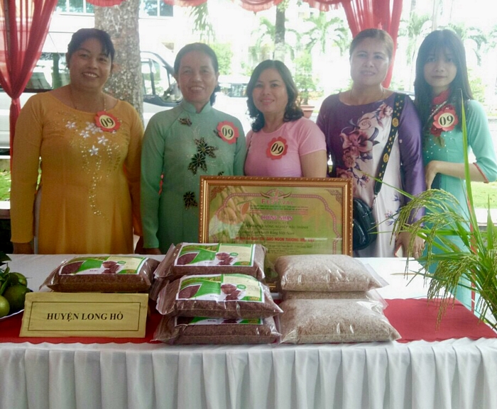 Hợp tác xã tham dự trưng bày sản phẩm lúa gạo tại “Ngày Phụ nữ khởi nghiệp năm 2020” do Hội LHPN tỉnh tổ chức.
