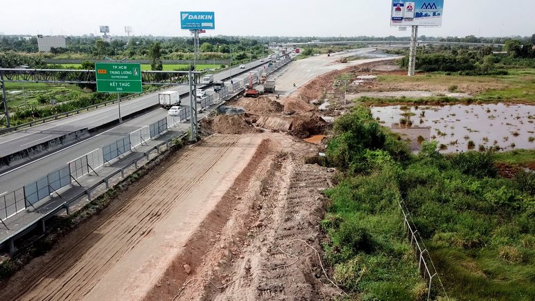 Anh 1, 2: Nút giao Thân Cửu Nghĩa- nơi giao nhau giữa điểm cuối cao tốc TP Hồ Chí Minh - Trung Lương đã đạt hơn 80% khối lượng thi công.