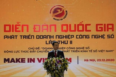 Bộ trưởng Bộ TT&TT Nguyễn Mạnh Hùng chia sẻ về phát triển doanh nghiệp cộng đồng số trong năm 2020. Ảnh: XC