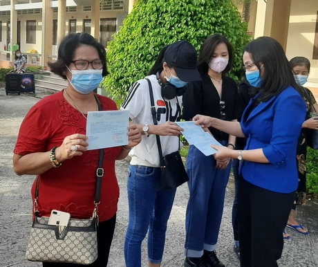Vĩnh Long tiếp nhận 11 đợt với 1.743 công dân Việt Nam từ nước ngoài trở về và thực hiện cách ly y tế tập trung để phòng chống dịch COVID-19 theo quy định.