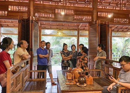 Các làng nghề văn hóa truyền thống cũng góp phần thu hút khách du lịch. Ảnh chụp tại Cocohome Vĩnh Long vào tháng 11/2020.