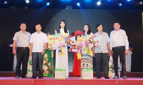 2 thí sinh đạt giải khuyến khích là Lâm Thị Huỳnh Như (ĐH Cửu Long) và Lê Thị Kim Ngân (CĐ Vĩnh Long).