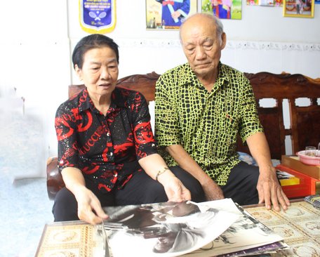 Nghệ sĩ Trần Lâm và nghệ sĩ múa Huỳnh Thanh Trang lưu giữ hàng ngàn tấm ảnh trong suốt chặng đường làm nghề nhiếp ảnh.