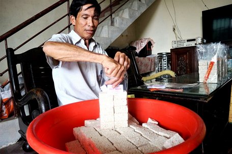  Bánh nổ được tiêu thụ tại thị trường trong tỉnh Quảng Nam, Đà Nẵng, TP Hồ Chí Minh, có khi còn được mang sang nước ngoài làm quà