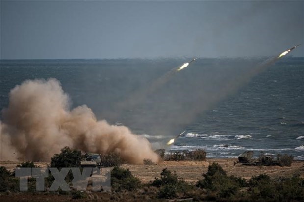 Tên lửa được phóng trên biển Caspi, CH Dagestan, Liên bang Nga. (Ảnh: AFP/TTXVN)