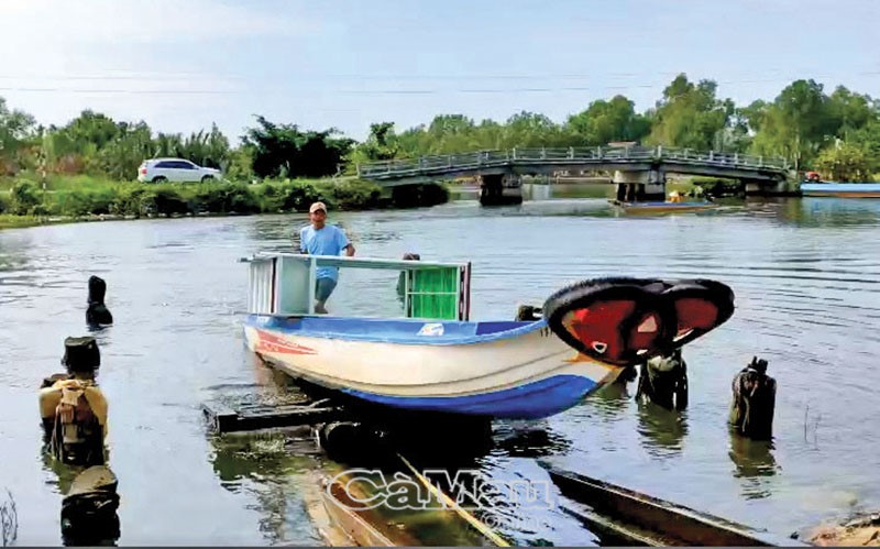 Cảo (cầu kéo) ở đập Rạch Ruộng, xã Khánh Lộc, huyện Trần Văn Thời.  Ảnh: TRẦN TUẤN