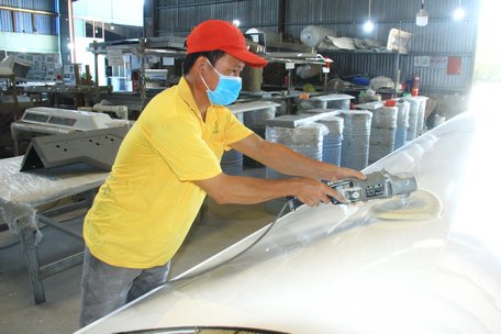 Công ty CP Nhựa Sao Việt (xã Xuân Hiệp- Trà Ôn) là doanh nghiệp sản xuất linh kiện lắp ráp xe buýt bằng vật liệu composit. Theo lãnh đạo doanh nghiệp, 100% sản phẩm của doanh nghiệp xuất khẩu đạt các tiêu chuẩn trong hệ thống công nghiệp toàn cầu của Anh quốc.