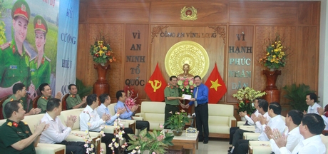 Ban Thường vụ Tỉnh ủy đến thăm và chúc tết Đảng ủy- Ban Giám đốc Công an tỉnh.