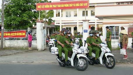 Lực lượng công an tăng cường tuần tra đảm bảo an ninh trật tự.