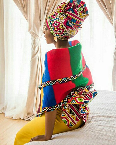  Cô dâu xinh đẹp trong trang phục truyền thống Ndebele. (Ảnh: Clipculture)