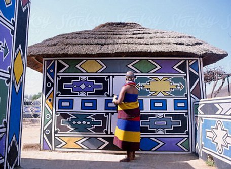 Từ thế kỷ 18, người Ndebele đã tạo ra được phong cách truyền thống riêng sơn nhà của họ. (Ảnh: juliocesarroman.com)