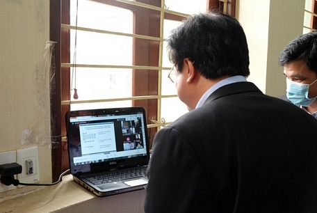  Thứ trưởng Nguyễn Hữu Độ dự lớp học trực tuyến của học sinh trường THCS Chu Văn An, TP Thái Nguyên.