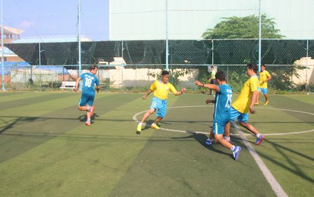 Liên quân Đoàn ủy Sở Văn hóa, Thể thao và Du lịch- Trung tâm Huấn luyện và Thi đấu thể dục, thể thao tỉnh thi đấu với Đoàn thanh niên Công ty TNHH MTV Xổ số kiến thiết Vĩnh Long.