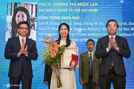 PGS.TS. Vương Thị Ngọc Lan nhận Giải chính năm 2020.