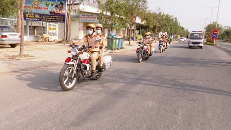 Lực lượng cảnh sát giao thông tăng cường tuần tra đảm bảo trật tự an toàn giao thông.