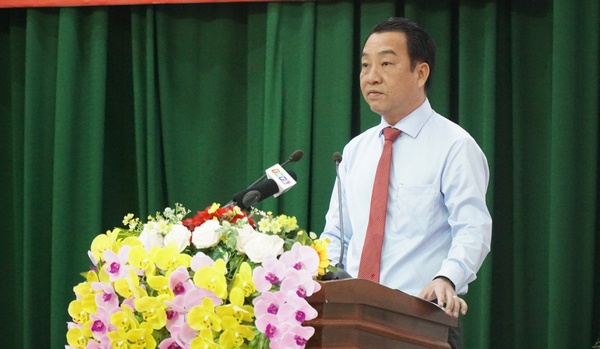 Chủ tịch UBND tỉnh- Lữ Quang Ngời phát biểu tại kỳ họp