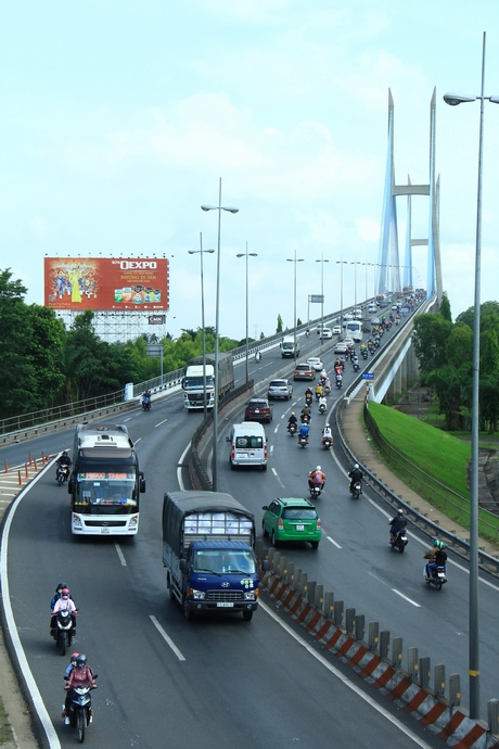 Khi có cầu Mỹ Thuận 2 sẽ góp phần giảm áp lực xe lưu thông qua cầu Mỹ Thuận hiện hữu.